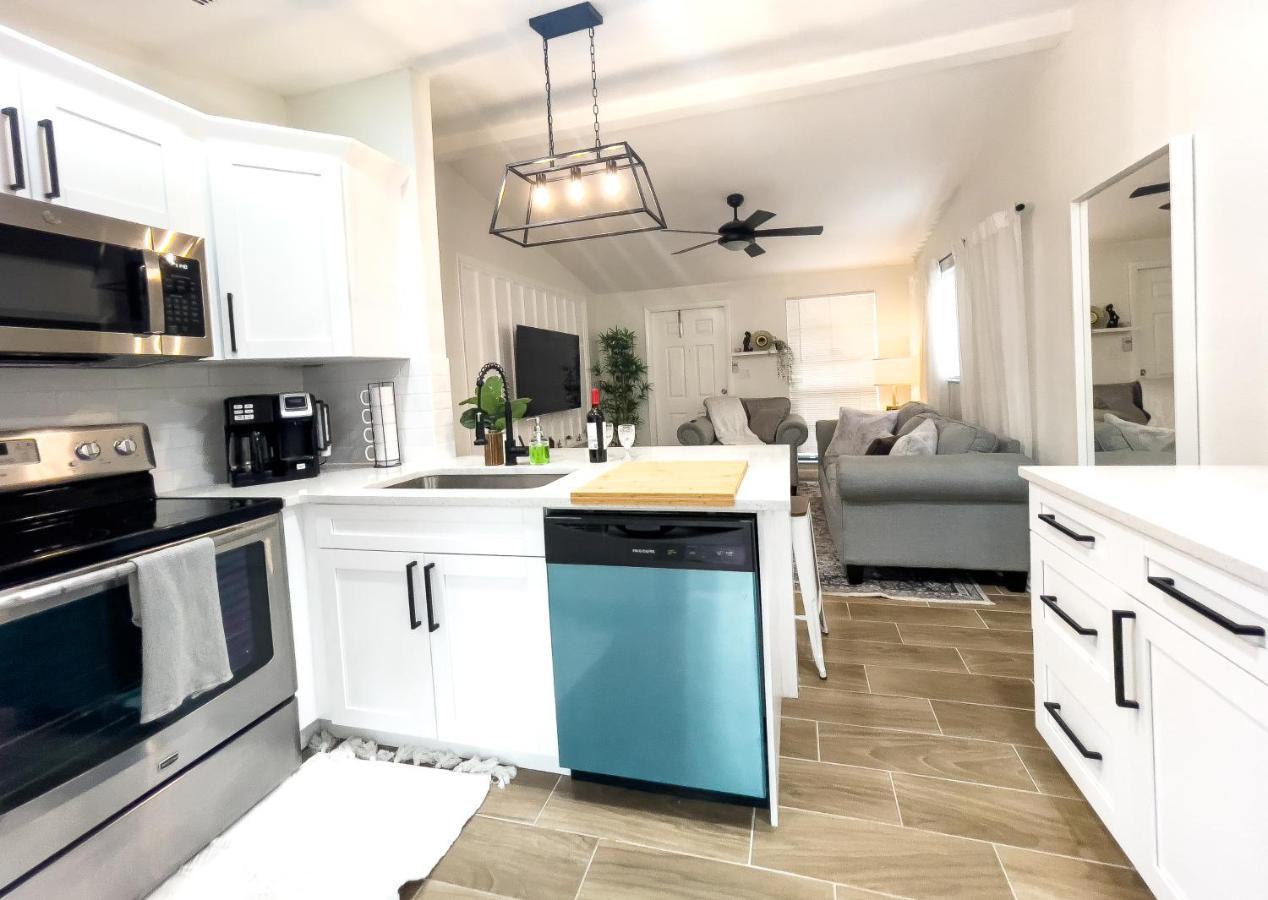 Cozy In Near Ybor & Busch Gardens Holiday home Tampa
